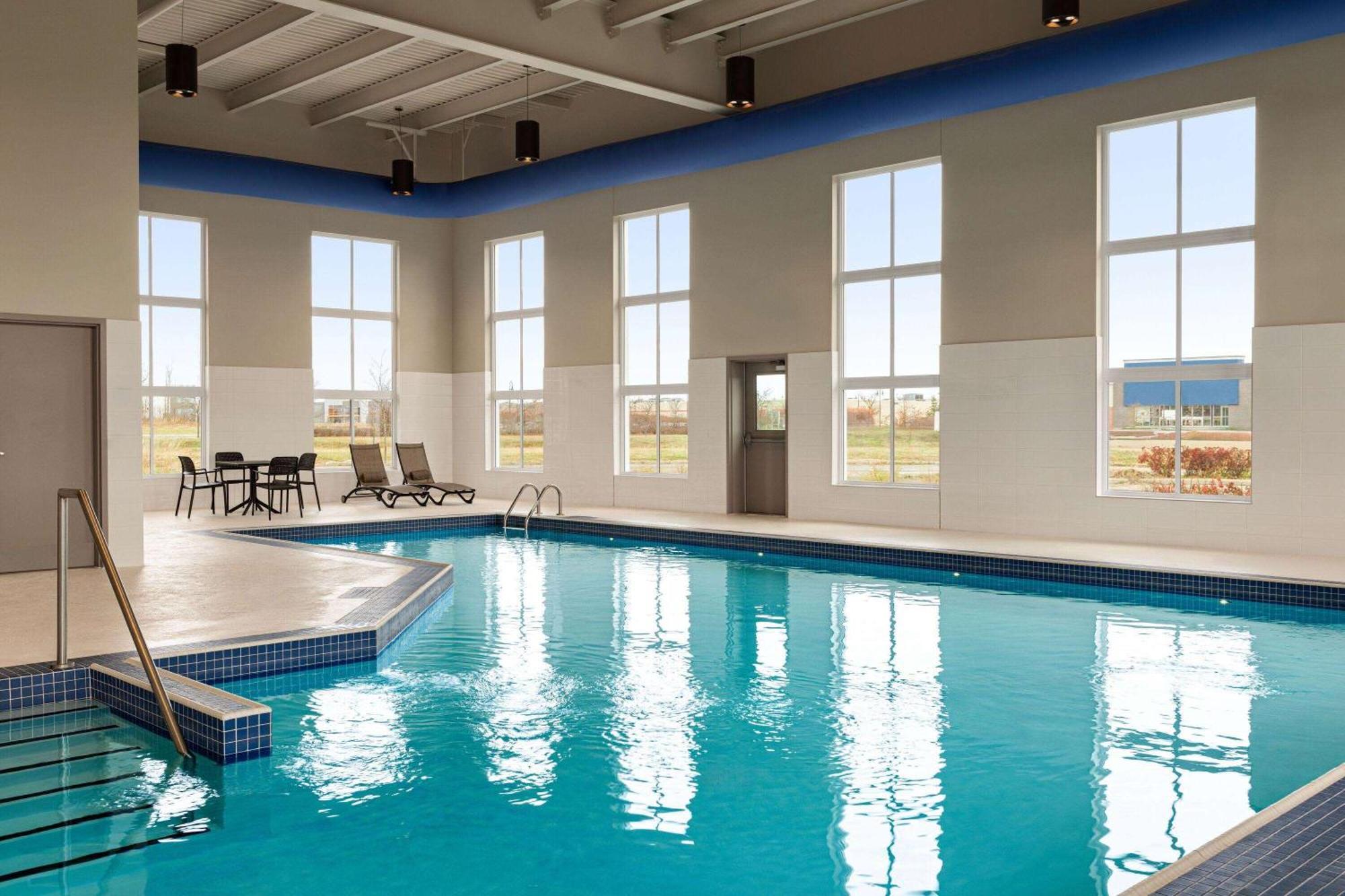 Microtel Inn & Suites By Wyndham Boisbriand Sainte-Thérèse-de-Blainville Extérieur photo