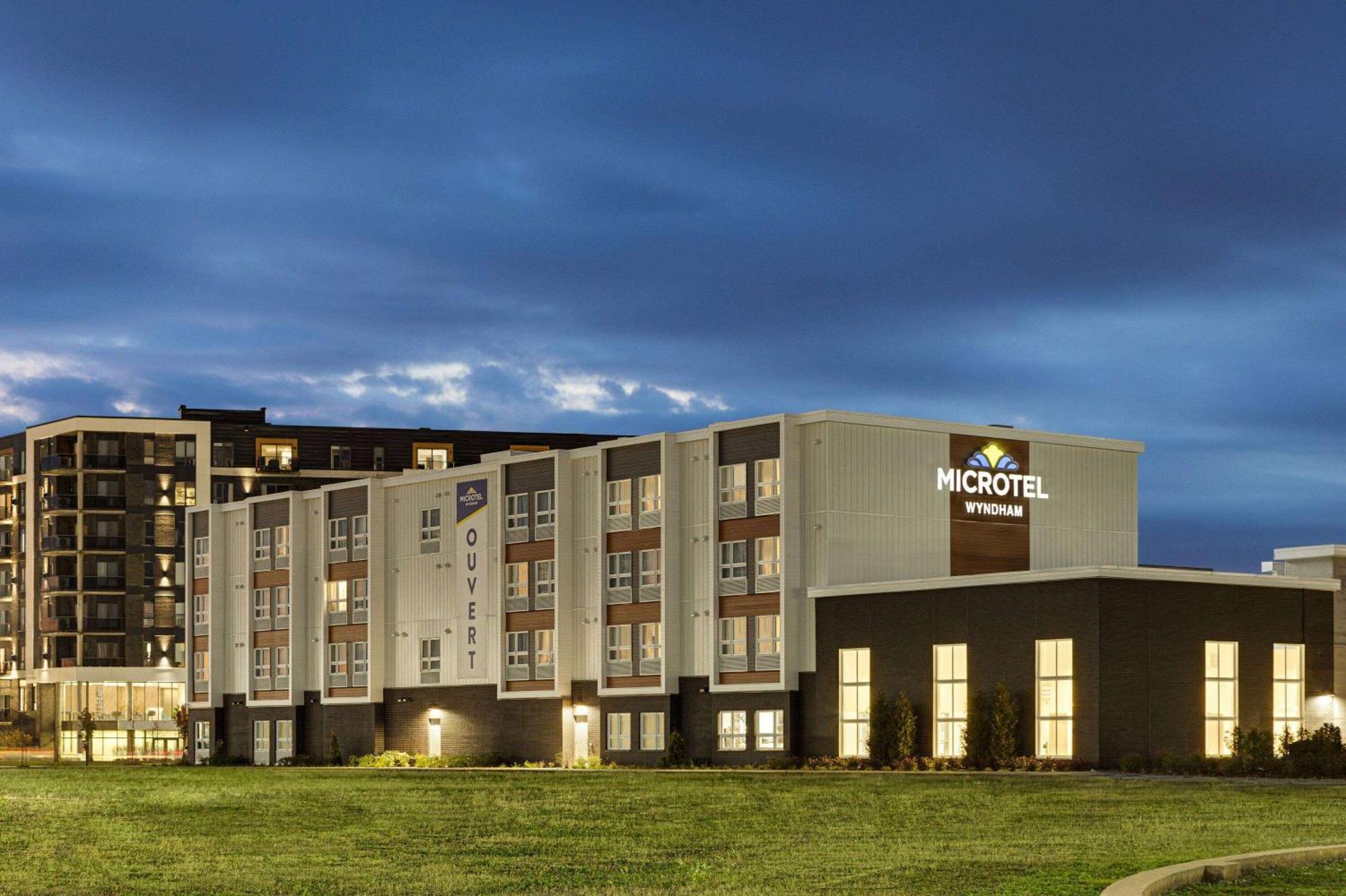 Microtel Inn & Suites By Wyndham Boisbriand Sainte-Thérèse-de-Blainville Extérieur photo