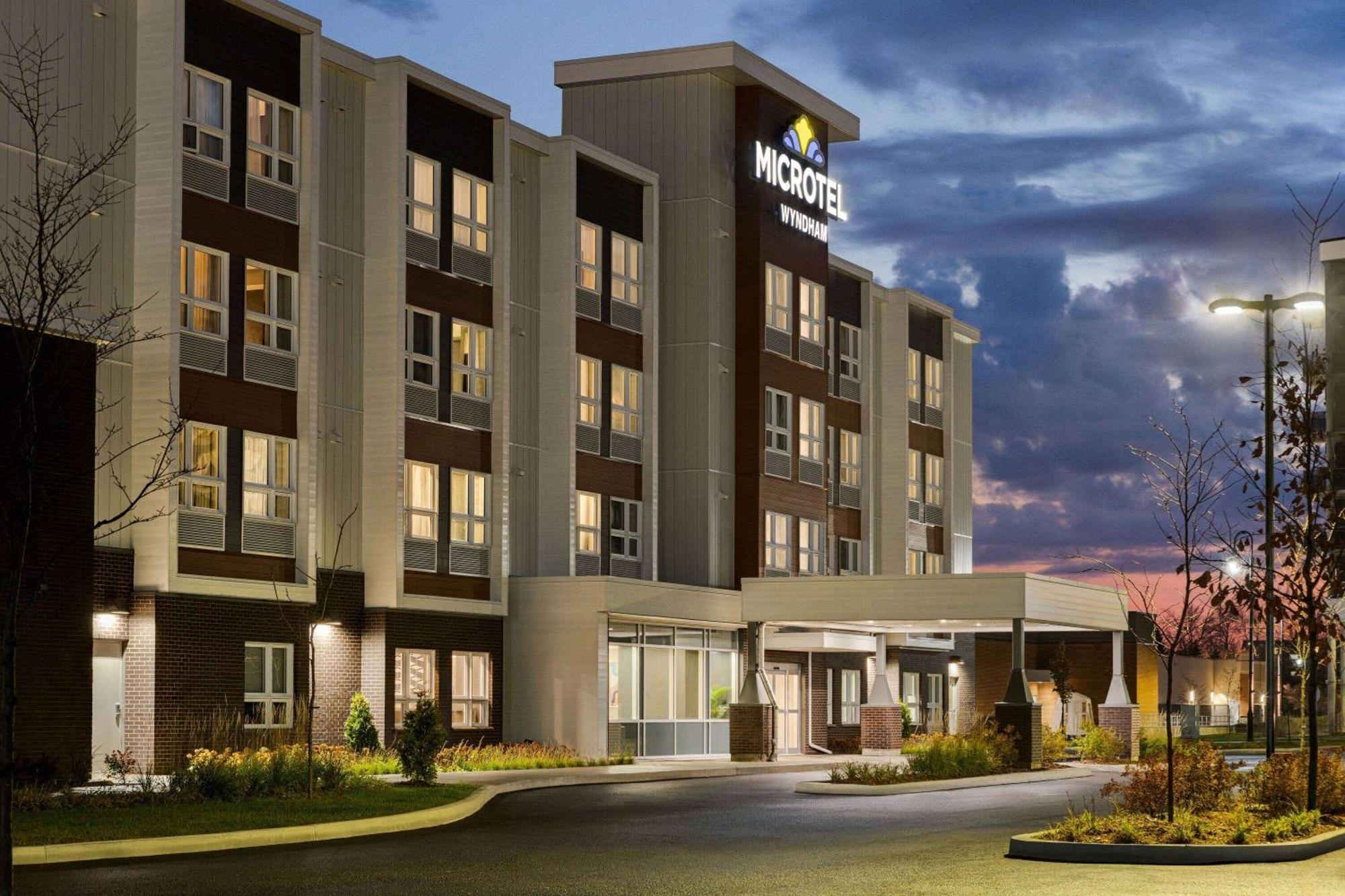 Microtel Inn & Suites By Wyndham Boisbriand Sainte-Thérèse-de-Blainville Extérieur photo