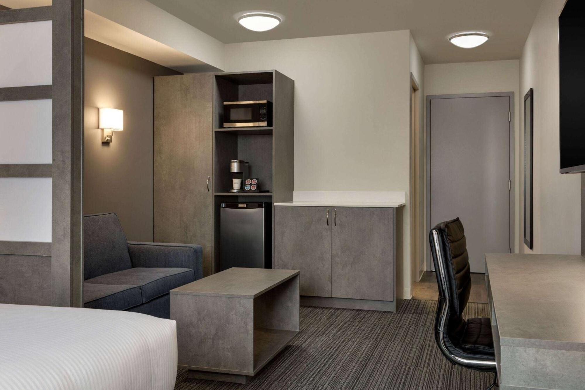 Microtel Inn & Suites By Wyndham Boisbriand Sainte-Thérèse-de-Blainville Extérieur photo